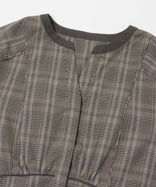URBAN RESEARCH ROSSO WOMEN(アーバンリサーチ ロッソ)の「『一部WEB限定カラー』バイカラーチェックナローワンピース(ワンピース・レディース・ブラウン/ネイビー・FREE)」の20枚目の写真
