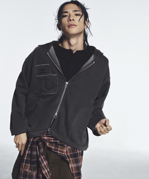 FREAK'S STORE(フリークスストア)の「UMBRO/アンブロ UMBRO × ONE OR EIGHT スウェット ジップパーカー(パーカー・メンズ・ブラック・X-LARGE/SMALL/MEDIUM/LARGE)」の1枚目の写真