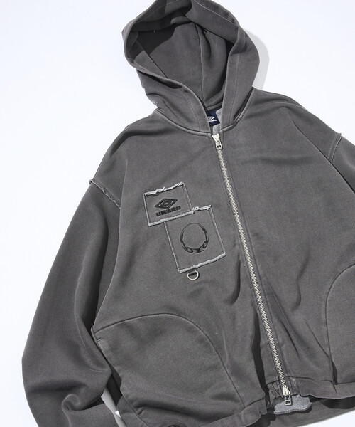 FREAK'S STORE(フリークスストア)の「UMBRO/アンブロ UMBRO × ONE OR EIGHT スウェット ジップパーカー(パーカー・メンズ・ブラック・X-LARGE/SMALL/MEDIUM/LARGE)」の3枚目の写真