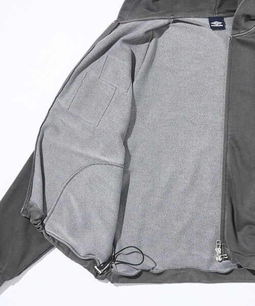 FREAK'S STORE(フリークスストア)の「UMBRO/アンブロ UMBRO × ONE OR EIGHT スウェット ジップパーカー(パーカー・メンズ・ブラック・X-LARGE/SMALL/MEDIUM/LARGE)」の14枚目の写真