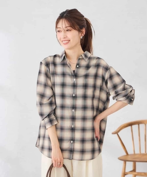 a.v.v（アーヴェヴェ）の「オンブレーチェックシャツ（シャツ/ブラウス・レディース・ブラック/ブラウン・39）」の2枚目の写真