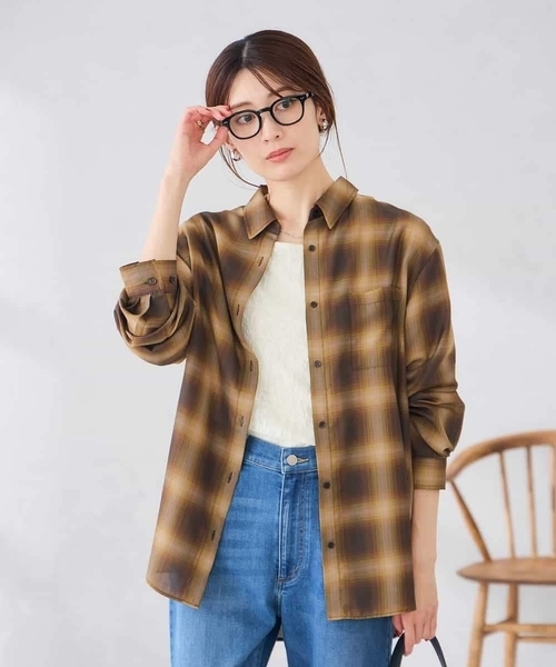 a.v.v（アーヴェヴェ）の「オンブレーチェックシャツ（シャツ/ブラウス・レディース・ブラック/ブラウン・39）」の3枚目の写真