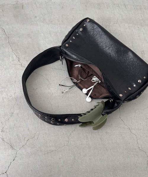 CANAL JEAN(キャナルジーン)の「El mar スタッズショルダーBAG(ショルダーバッグ・レディース・ブラウン/ブラック・ONE SIZE)」の4枚目の写真