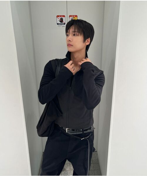 AREUBAN(アルバン)の「ハイブリッドスリムクロップジップアップ_デュアルブラック(その他アウター・メンズ・ブラック・2/3)」の5枚目の写真