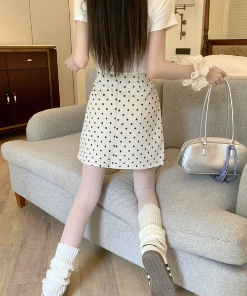tunee(チュニー)の「【TUNE】タイトドットミニスカート(スカート・レディース・ホワイト・FREE)」の2枚目の写真