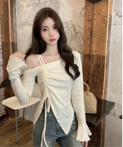 semuse(セミューズ)の「オフショルギャザー可愛いとこ盛沢山トップス(Tシャツ/カットソー・レディース・ブラック/ホワイト・FREE)」の7枚目の写真