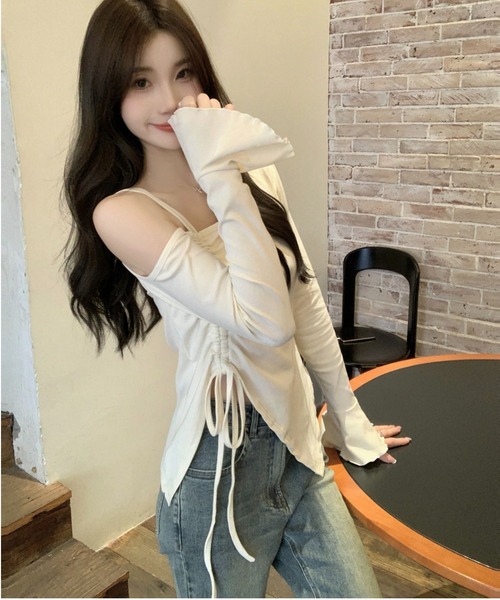 semuse(セミューズ)の「オフショルギャザー可愛いとこ盛沢山トップス(Tシャツ/カットソー・レディース・ブラック/ホワイト・FREE)」の8枚目の写真