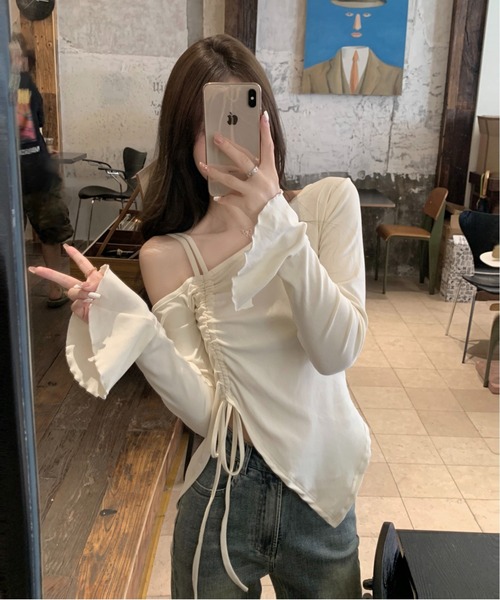 semuse(セミューズ)の「オフショルギャザー可愛いとこ盛沢山トップス(Tシャツ/カットソー・レディース・ブラック/ホワイト・FREE)」の9枚目の写真
