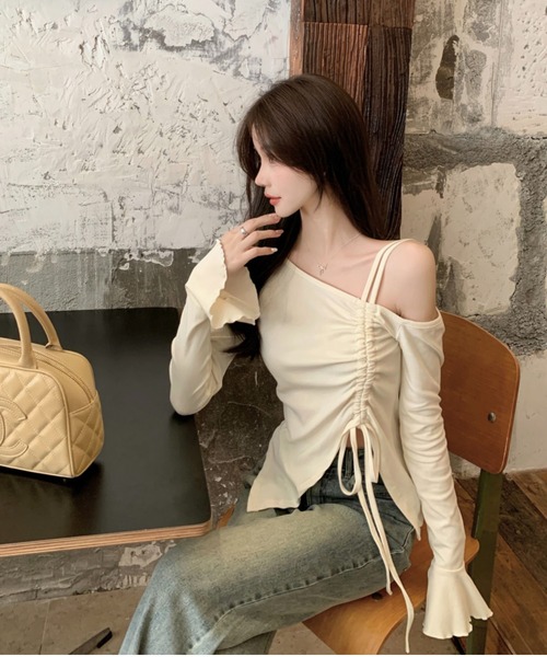 semuse(セミューズ)の「オフショルギャザー可愛いとこ盛沢山トップス(Tシャツ/カットソー・レディース・ブラック/ホワイト・FREE)」の10枚目の写真