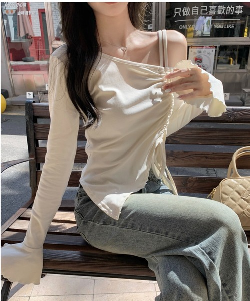semuse(セミューズ)の「オフショルギャザー可愛いとこ盛沢山トップス(Tシャツ/カットソー・レディース・ブラック/ホワイト・FREE)」の12枚目の写真