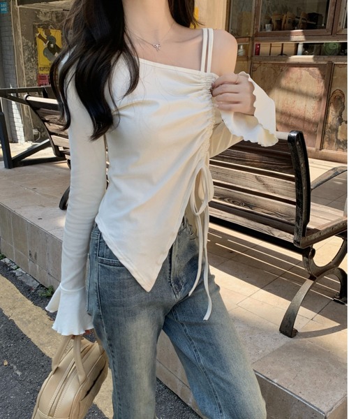 semuse(セミューズ)の「オフショルギャザー可愛いとこ盛沢山トップス(Tシャツ/カットソー・レディース・ブラック/ホワイト・FREE)」の14枚目の写真