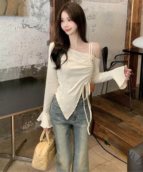 semuse(セミューズ)の「オフショルギャザー可愛いとこ盛沢山トップス(Tシャツ/カットソー・レディース・ブラック/ホワイト・FREE)」の15枚目の写真