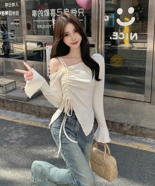semuse(セミューズ)の「オフショルギャザー可愛いとこ盛沢山トップス(Tシャツ/カットソー・レディース・ブラック/ホワイト・FREE)」の16枚目の写真