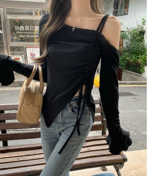 semuse(セミューズ)の「オフショルギャザー可愛いとこ盛沢山トップス(Tシャツ/カットソー・レディース・ブラック/ホワイト・FREE)」の20枚目の写真
