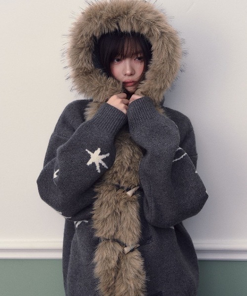 SHERU(シェル)の「スターモチーフファーダッフルニットカーディガン ライトアウター(ニット/セーター・レディース・グレー/アイボリー・M)」の5枚目の写真