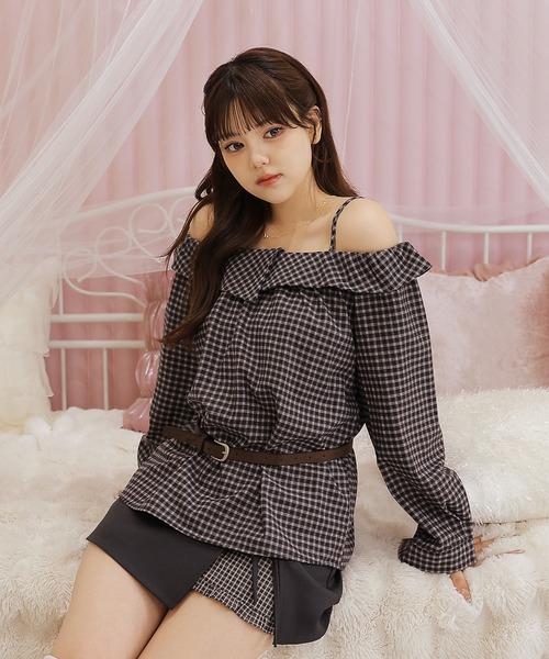 Anely(アネリー)の「チェック柄オフショルフリルブラウス ベルト付き(シャツ/ブラウス・レディース・ブラック/ネイビー/ブラウン・FREE)」の2枚目の写真