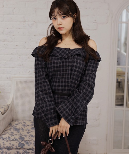 Anely(アネリー)の「チェック柄オフショルフリルブラウス ベルト付き(シャツ/ブラウス・レディース・ブラック/ネイビー/ブラウン・FREE)」の12枚目の写真