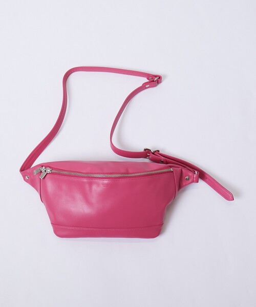 blancle(ブランクレ)の「【blancle/ブランクレ】ボディバッグ/TRILL BODY BAG/bc1160/イタリーレザー/バッグ(ボディバッグ/ウエストポーチ・レディース・ブルー/ピンク/グレイッシュベージュ/ブラック・フリー)」の4枚目の写真