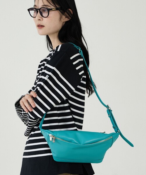 blancle(ブランクレ)の「【blancle/ブランクレ】ボディバッグ/TRILL BODY BAG/bc1160/イタリーレザー/バッグ(ボディバッグ/ウエストポーチ・レディース・ブルー/ピンク/グレイッシュベージュ/ブラック・フリー)」の1枚目の写真