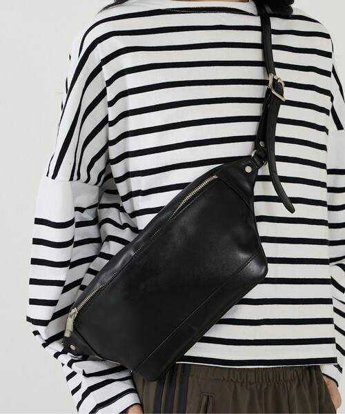 blancle(ブランクレ)の「【blancle/ブランクレ】ボディバッグ/TRILL BODY BAG/bc1160/イタリーレザー/バッグ(ボディバッグ/ウエストポーチ・レディース・ブルー/ピンク/グレイッシュベージュ/ブラック・フリー)」の2枚目の写真