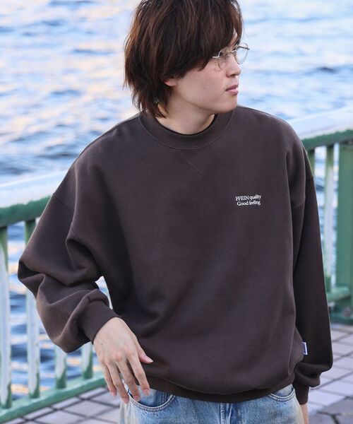 FFEIN(フェイン)の「*新色追加【FFEIN(フェイン)】ワンポイントロゴプルオーバースウェット / ワイドシルエット 男女兼用(スウェット・メンズ・ブラウン/ピンク/ネイビー/ブラック/アッシュグレー/ワイン・SMALL/MEDIUM/LARGE)」の4枚目の写真