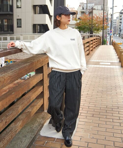 FFEIN(フェイン)の「*新色追加【FFEIN(フェイン)】ワンポイントロゴプルオーバースウェット / ワイドシルエット 男女兼用(スウェット・メンズ・ブラウン/ピンク/ネイビー/ブラック/アッシュグレー/ワイン・SMALL/MEDIUM/LARGE)」の17枚目の写真
