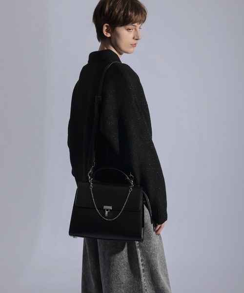 ELLUV（エルブ）の「【ELLUV/エルヴ】マットPUレザー メタルチェーン 2wayハンド/ショルダーバッグ（ショルダーバッグ・メンズ・ブラック・FREE）」の2枚目の写真