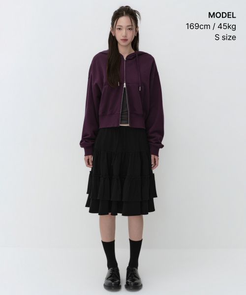 MUSINSA STANDARD WOMAN（ムシンサスタンダードウーマン）の「ウィメンズジャージティアードニーレングススカート[ブラック]（スカート・レディース・その他・LARGE/MEDIUM/SMALL/X-SMALL）」の2枚目の写真