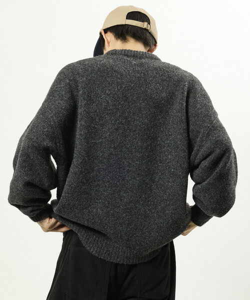 FREAK'S STORE(フリークスストア)の「限定展開 ウールブレンド ニット クルーネック プルオーバー(ニット/セーター・メンズ・ブラック/ベージュ/サックスブルー/チャコールグレー・MEDIUM/LARGE)」の9枚目の写真
