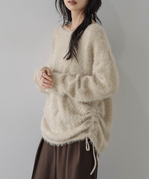 AMELY(エミリー)の「シャギーニットプルオーバー/サイドドロスト/リボン(ニット/セーター・レディース・ベージュ/グレー/ブラウン/ブラック/レッド・フリー)」の1枚目の写真