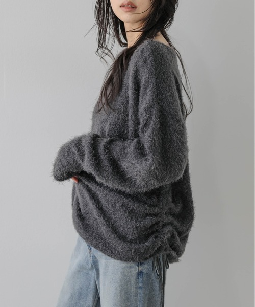 AMELY(エミリー)の「シャギーニットプルオーバー/サイドドロスト/リボン(ニット/セーター・レディース・ベージュ/グレー/ブラウン/ブラック/レッド・フリー)」の3枚目の写真