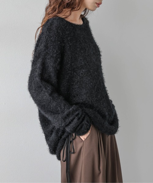 AMELY(エミリー)の「シャギーニットプルオーバー/サイドドロスト/リボン(ニット/セーター・レディース・ベージュ/グレー/ブラウン/ブラック/レッド・フリー)」の2枚目の写真
