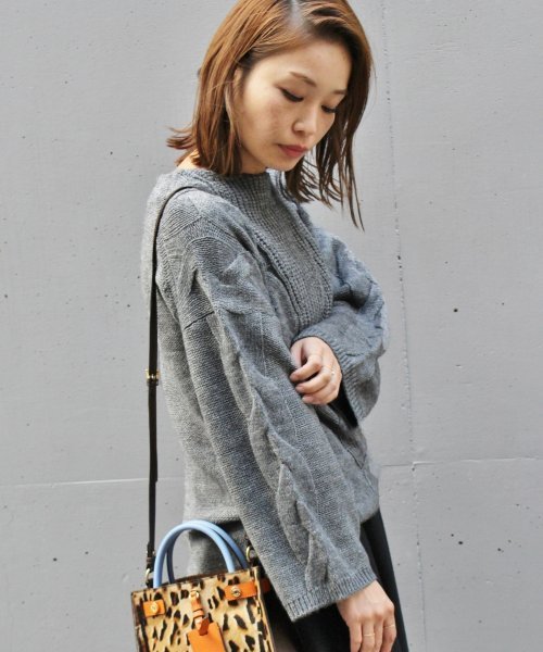 FIGARO Paris（フィガロパリ）の「アルパカ混 BIGケーブルプルオーバー◆（ニット/セーター・レディース・グレー/キナリ・FREE）」の2枚目の写真
