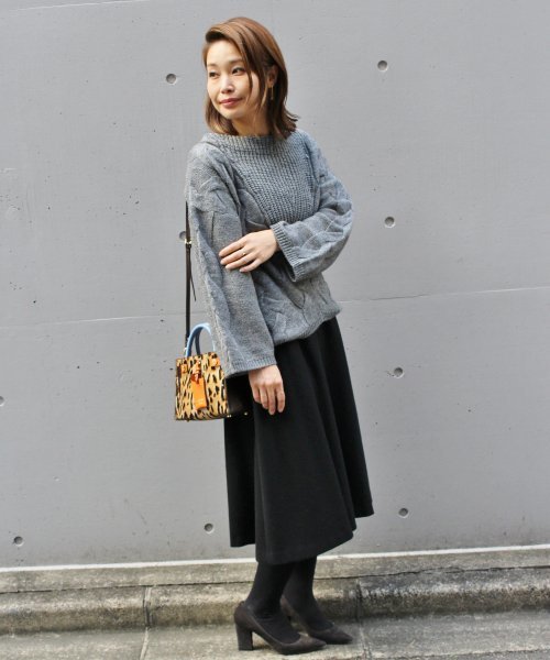 FIGARO Paris（フィガロパリ）の「アルパカ混 BIGケーブルプルオーバー◆（ニット/セーター・レディース・グレー/キナリ・FREE）」の3枚目の写真