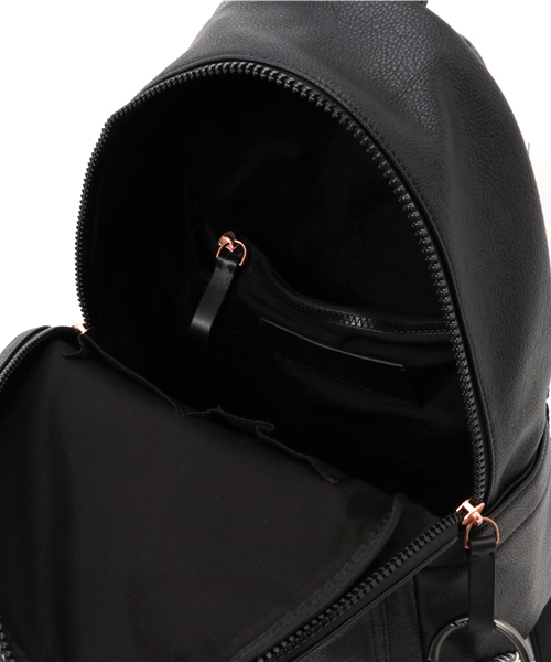 Calvin Klein Jeans Accessory(カルバン・クラインジーンズアクセサリー)の「ドームバックパック(バックパック/リュック・レディース・ブラック/レッド・ONE SIZE)」の11枚目の写真