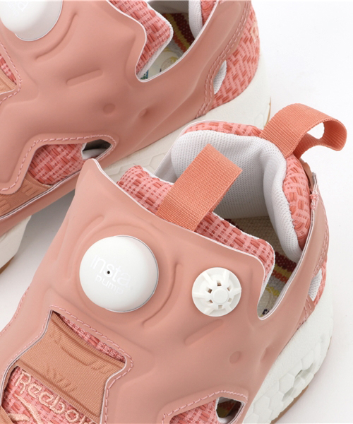 Reebok（リーボック）の「インスタポンプ フューリー OFF TG（スニーカー・レディース・ピンク系その他/ホワイト系その他・23.5cm/24.5cm/24.0cm/27.0cm/28.0cm/25.5cm/26.0cm/23.0cm/25.0cm/27.5cm/26.5cm）」の5枚目の写真