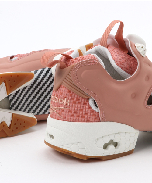 Reebok（リーボック）の「インスタポンプ フューリー OFF TG（スニーカー・レディース・ピンク系その他/ホワイト系その他・23.5cm/24.5cm/24.0cm/27.0cm/28.0cm/25.5cm/26.0cm/23.0cm/25.0cm/27.5cm/26.5cm）」の4枚目の写真