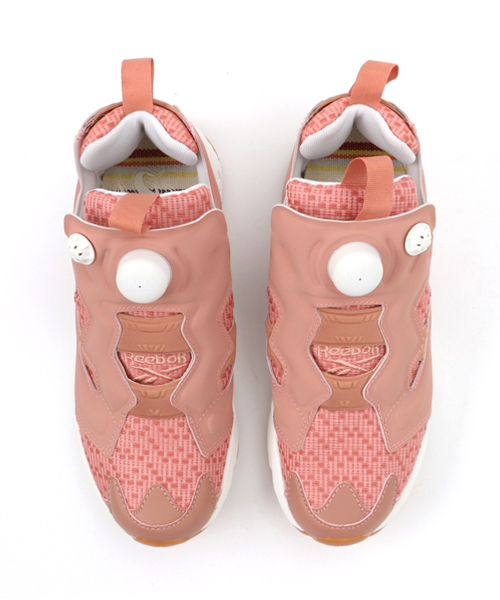 Reebok（リーボック）の「インスタポンプ フューリー OFF TG（スニーカー・レディース・ピンク系その他/ホワイト系その他・23.5cm/24.5cm/24.0cm/27.0cm/28.0cm/25.5cm/26.0cm/23.0cm/25.0cm/27.5cm/26.5cm）」の3枚目の写真