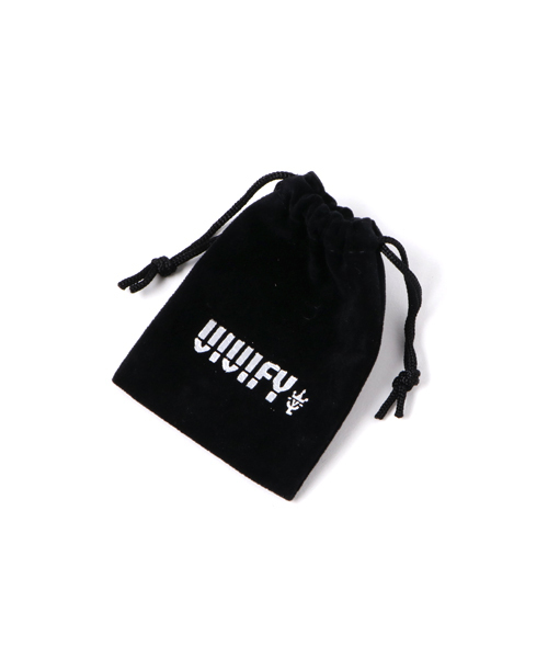 VIVIFY（ビビファイ）の「ボディピアス(S)/スリーサイド/ハンマー/ゴールドダスト/約9~8ゲージ（ピアス（片耳用）・メンズ・シルバー×ブラック・FREE）」の3枚目の写真