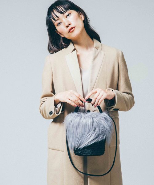 Laugoa（ラウゴア）の「【LAUGOA】フェイクファーかごショルダー　Moelleux　0174-30010   （ショルダーバッグ・レディース・グレー/ベージュ/ホワイト・FREE）」の2枚目の写真