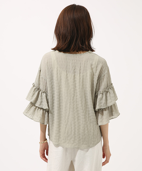 AZUL by moussy（アズールバイマウジー）の「ダブルフリルブラウス（Tシャツ/カットソー・レディース・ブラック/オフホワイト/ライトカーキ・MEDIUM/SMALL）」の21枚目の写真