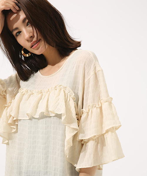 AZUL by moussy（アズールバイマウジー）の「ダブルフリルブラウス（Tシャツ/カットソー・レディース・ブラック/オフホワイト/ライトカーキ・MEDIUM/SMALL）」の18枚目の写真