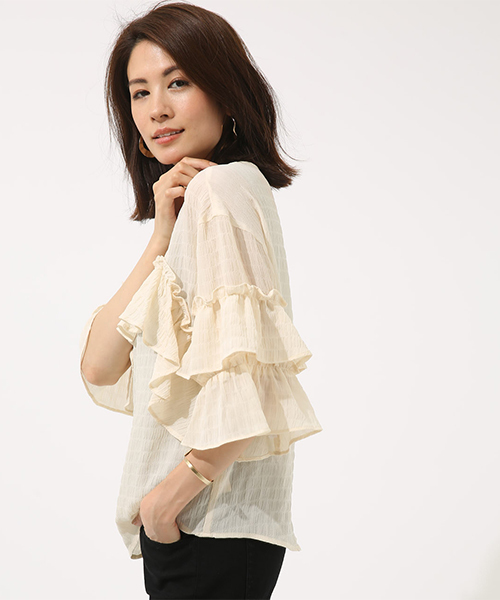 AZUL by moussy（アズールバイマウジー）の「ダブルフリルブラウス（Tシャツ/カットソー・レディース・ブラック/オフホワイト/ライトカーキ・MEDIUM/SMALL）」の17枚目の写真