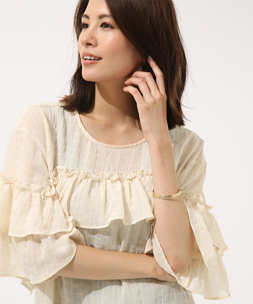 AZUL by moussy（アズールバイマウジー）の「ダブルフリルブラウス（Tシャツ/カットソー・レディース・ブラック/オフホワイト/ライトカーキ・MEDIUM/SMALL）」の16枚目の写真