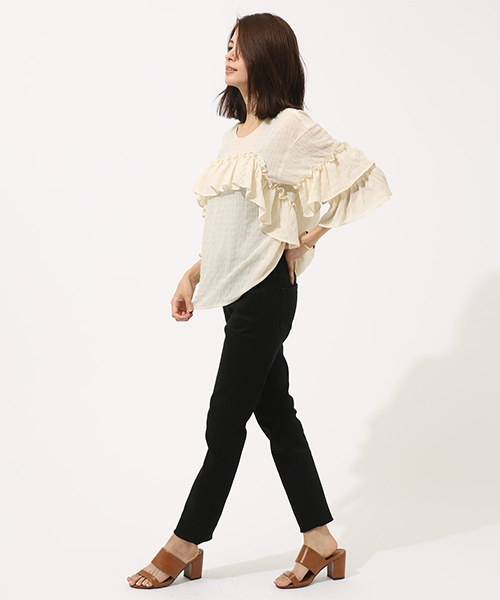 AZUL by moussy（アズールバイマウジー）の「ダブルフリルブラウス（Tシャツ/カットソー・レディース・ブラック/オフホワイト/ライトカーキ・MEDIUM/SMALL）」の15枚目の写真