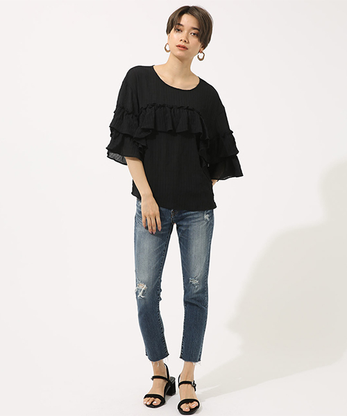 AZUL by moussy（アズールバイマウジー）の「ダブルフリルブラウス（Tシャツ/カットソー・レディース・ブラック/オフホワイト/ライトカーキ・MEDIUM/SMALL）」の7枚目の写真