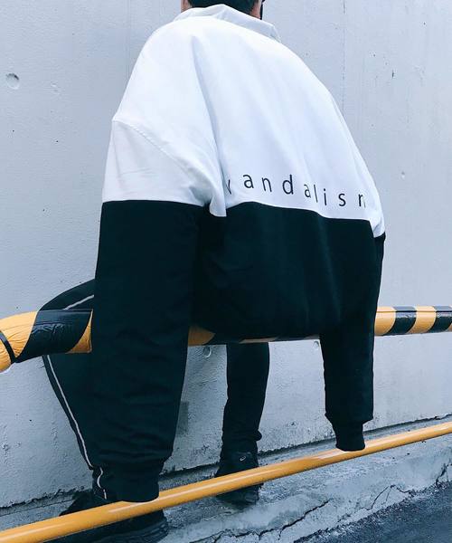 AFYF(エーエフワイエフ)の「AFYF 2018 POLY OVERSIZE ハーフZIP(その他アウター・メンズ・ホワイト×ブラック/ブラック×ホワイト・FREE)」の1枚目の写真