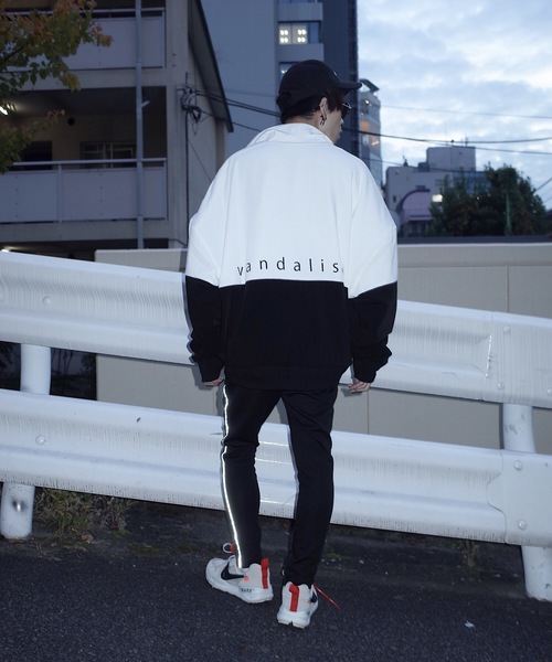AFYF(エーエフワイエフ)の「AFYF 2018 POLY OVERSIZE ハーフZIP(その他アウター・メンズ・ホワイト×ブラック/ブラック×ホワイト・FREE)」の13枚目の写真