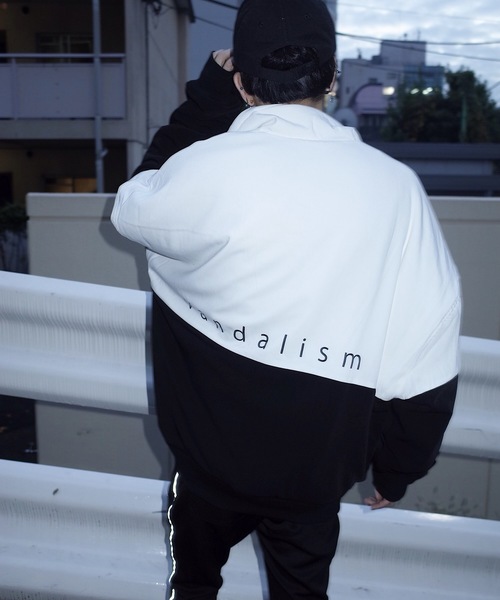 AFYF(エーエフワイエフ)の「AFYF 2018 POLY OVERSIZE ハーフZIP(その他アウター・メンズ・ホワイト×ブラック/ブラック×ホワイト・FREE)」の3枚目の写真
