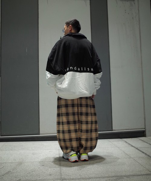 AFYF(エーエフワイエフ)の「AFYF 2018 POLY OVERSIZE ハーフZIP(その他アウター・メンズ・ホワイト×ブラック/ブラック×ホワイト・FREE)」の20枚目の写真